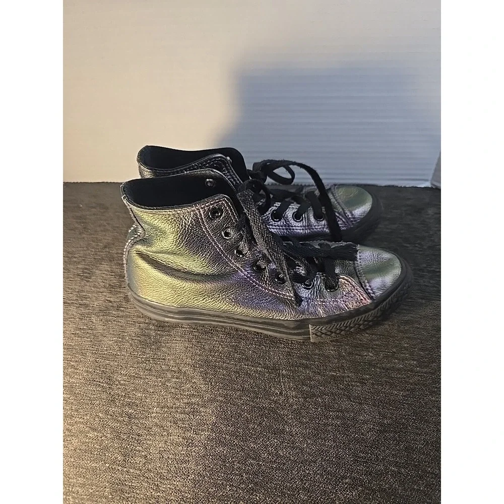 Converse Chuck Taylor All Star High Top Purple‎ Metalic Sneakers Youth Size 2